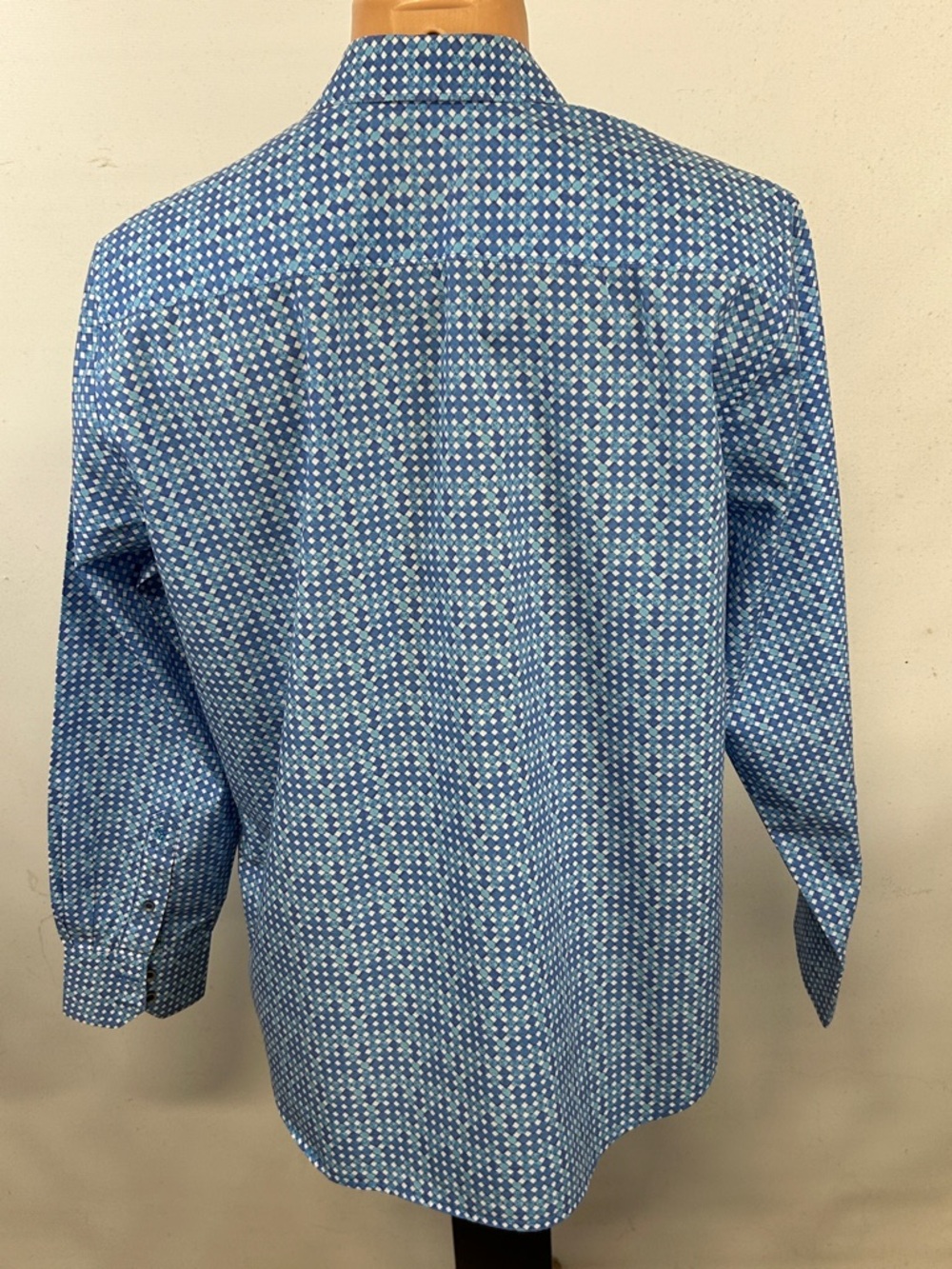 Robert Graham long sleeve button down shirt.  XL - Picture 6 of 7